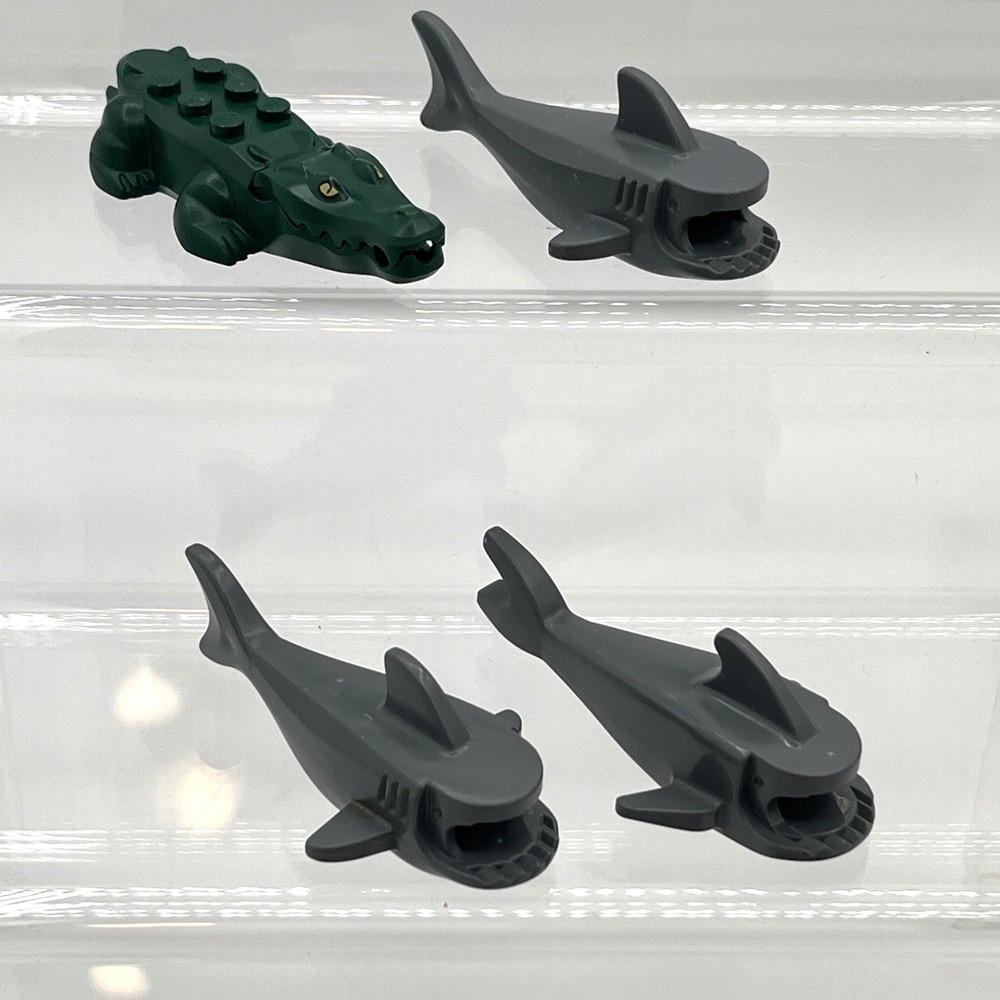 Lego Minifigures mini figures Lot of‎ 4 Sharks and an alligator
